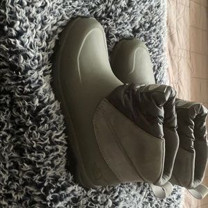 Snow boots